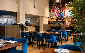 Rotterdam Teleport Hotel